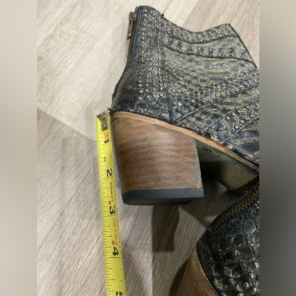 Freebird By Steven Nelle Black/grey Snake Stud Anckle women Boots 7 - Picture 2 of 8